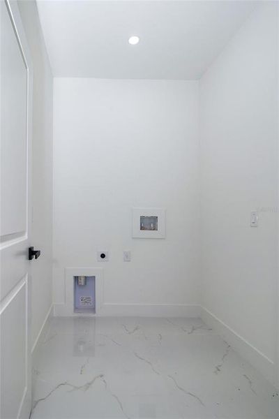 Spacious, unfurnished interior of a new home in , Lehigh Acres (Image 23).