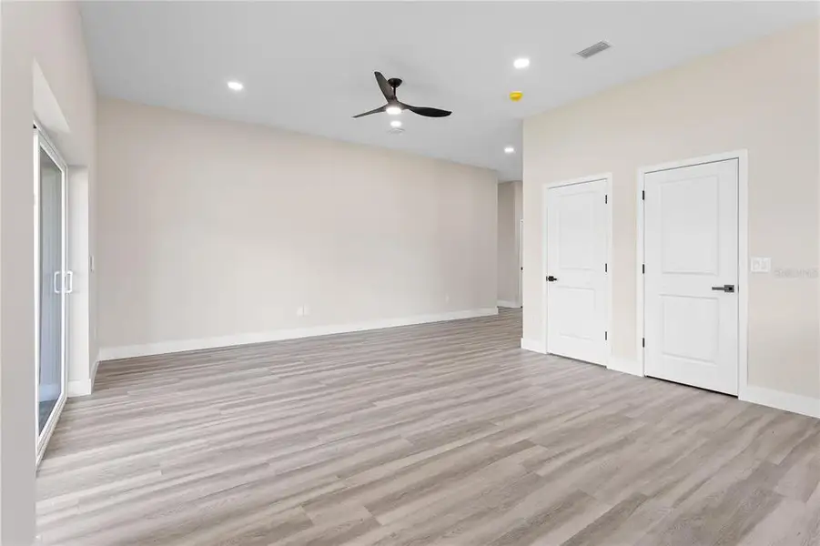 Spacious, unfurnished interior of a new home in , Leesburg (Image 19).