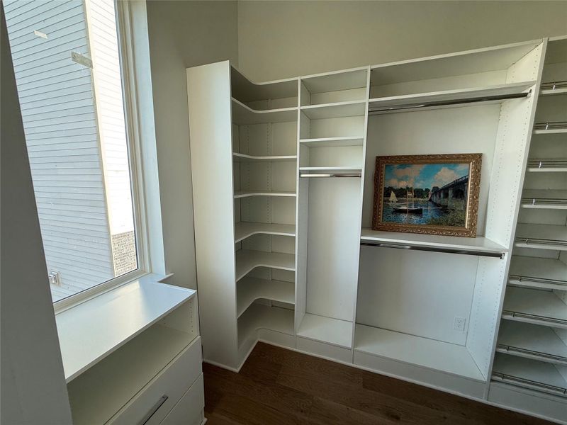 Image 43 of a home in .