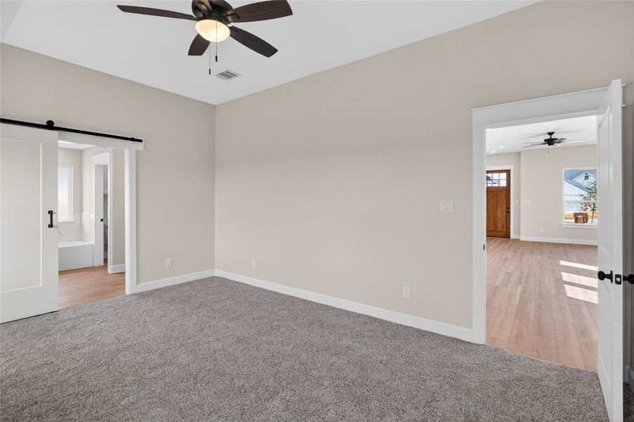 Spacious, unfurnished interior of a new home in , Snook (Image 21).