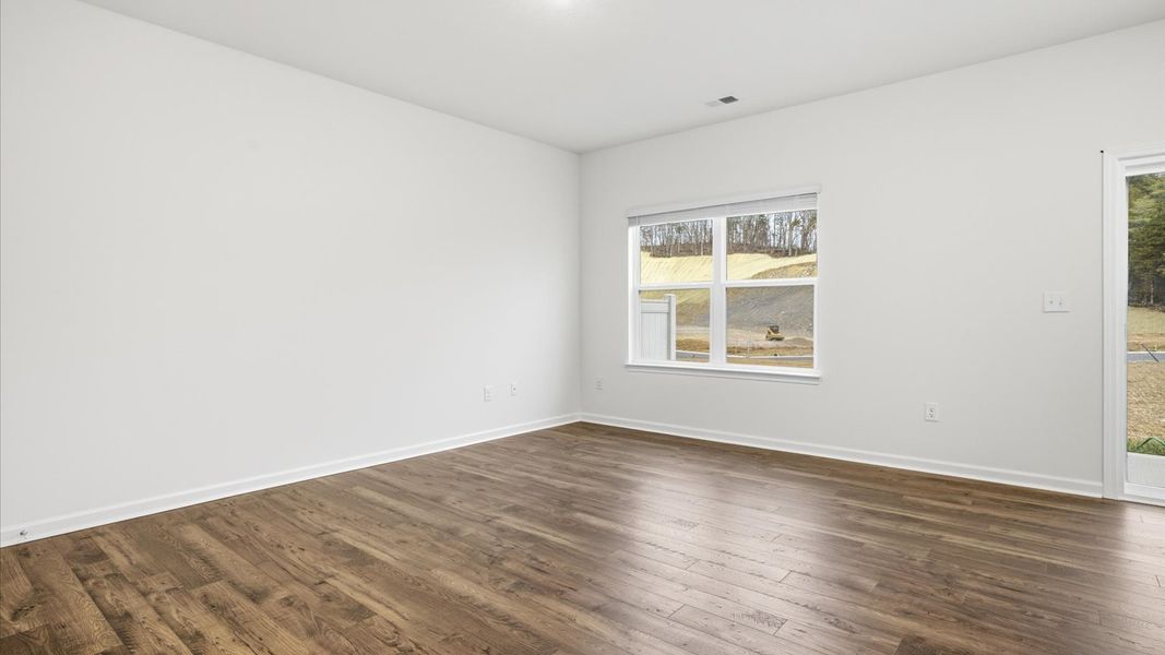 Spacious, unfurnished interior of a new home in Cherokee Crossing, Kodak (Image 12).