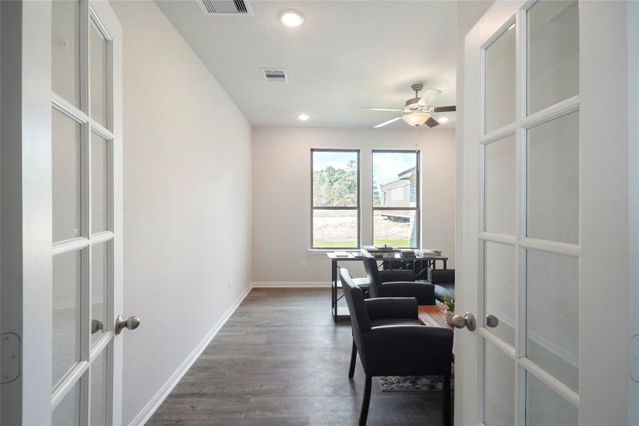 Furnished interior view inside a new home in Pine Rock Estates, Conroe (Image 3). Furnished interior view inside a new home in Pine Rock Estates, Conroe (Image 3).