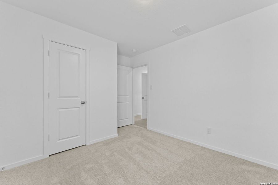 Spacious, unfurnished interior of a new home in Guadalupe Ridge, New Braunfels (Image 24).