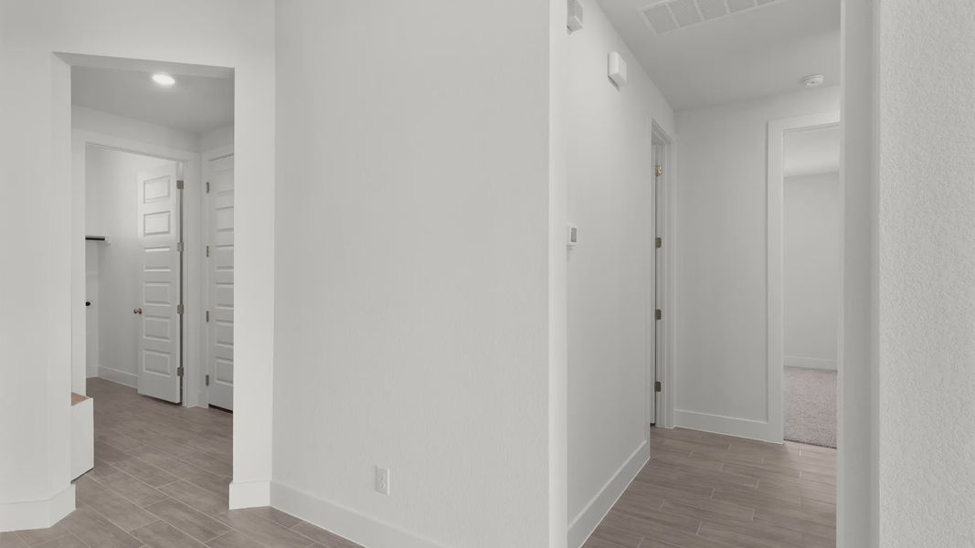 Spacious, unfurnished interior of a new home in Highland Village, Georgetown (Image 17).