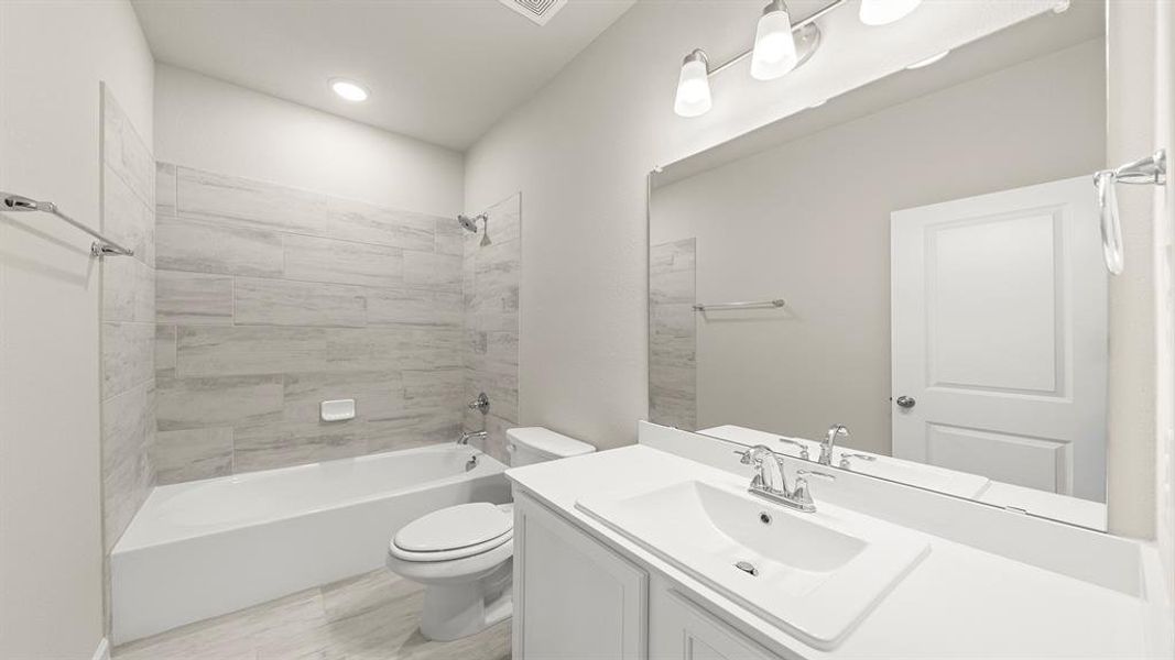 04. 2544 Three Bars - 2ND Bath 04. 2544 Three Bars - 2ND Bath