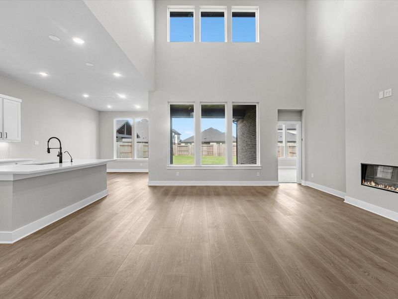 Spacious, unfurnished interior of a new home in Trillium, Richmond (Image 21).