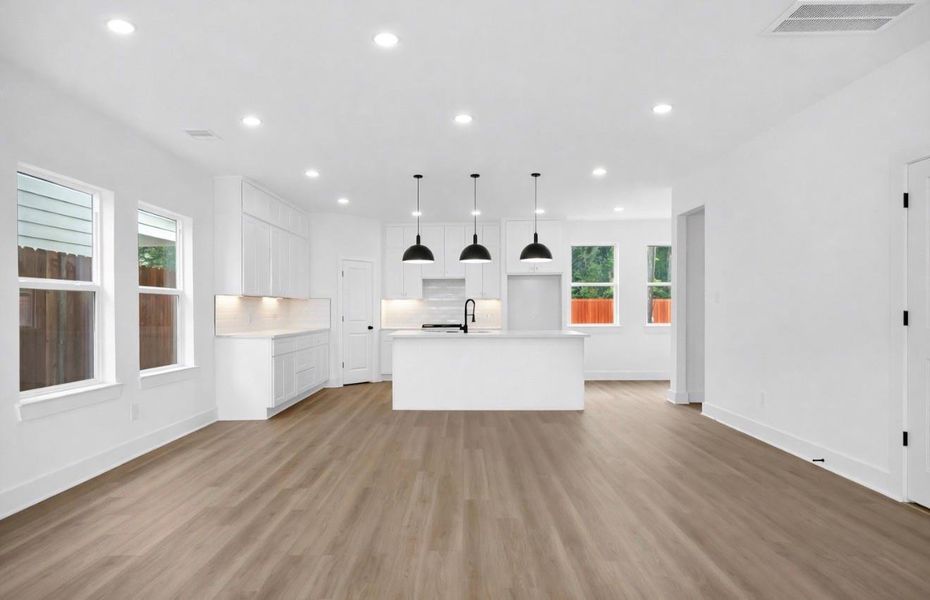 Spacious, unfurnished interior of a new home in , Houston (Image 18).