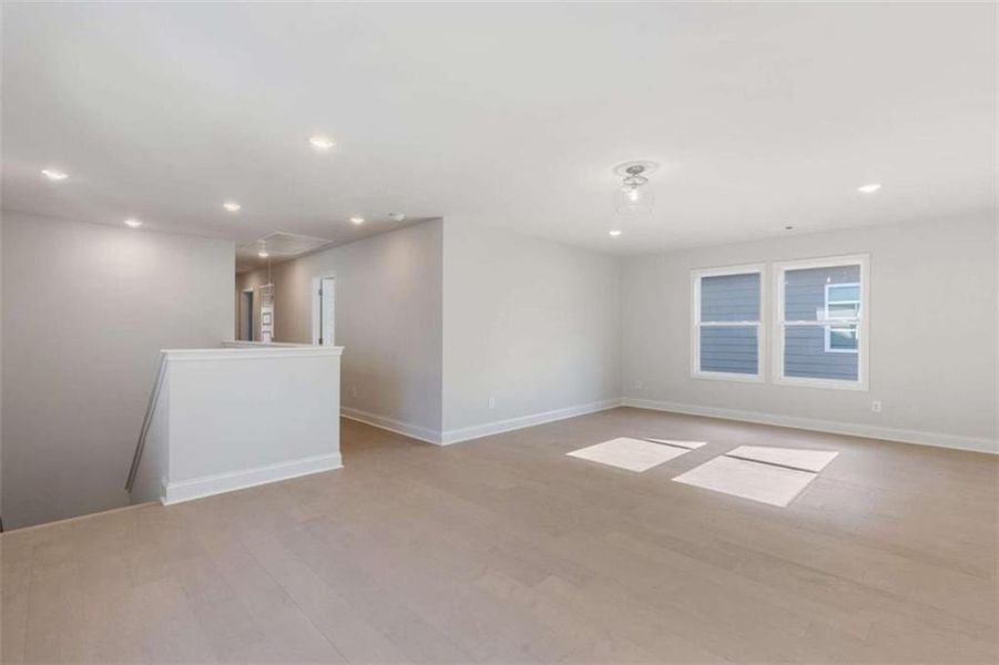 Spacious, unfurnished interior of a new home in , Athens (Image 25).