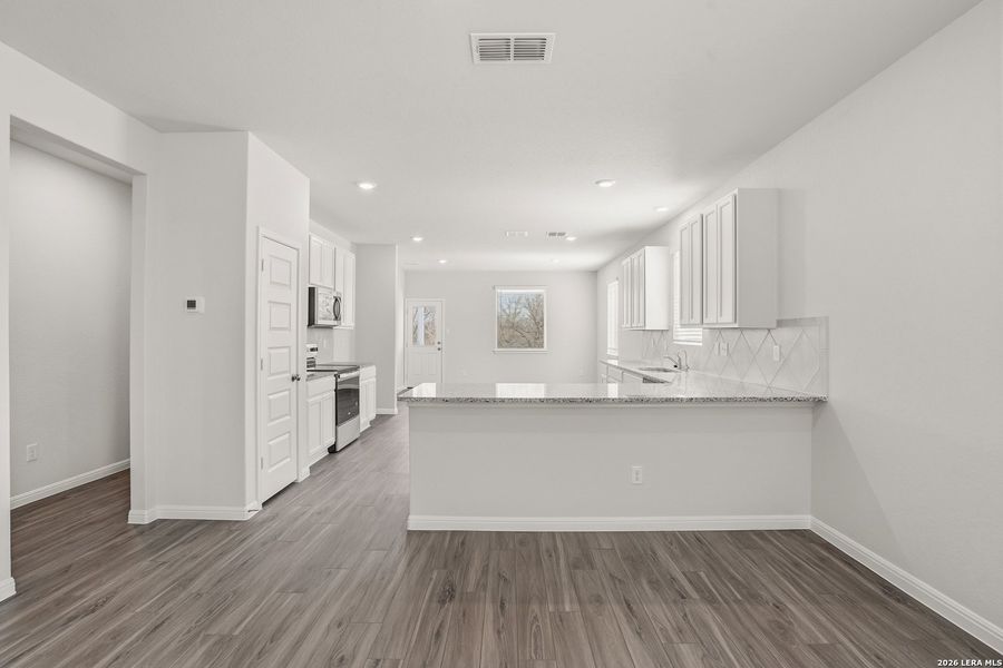Furnished interior view inside a new home in Cinco Lakes, San Antonio (Image 10).