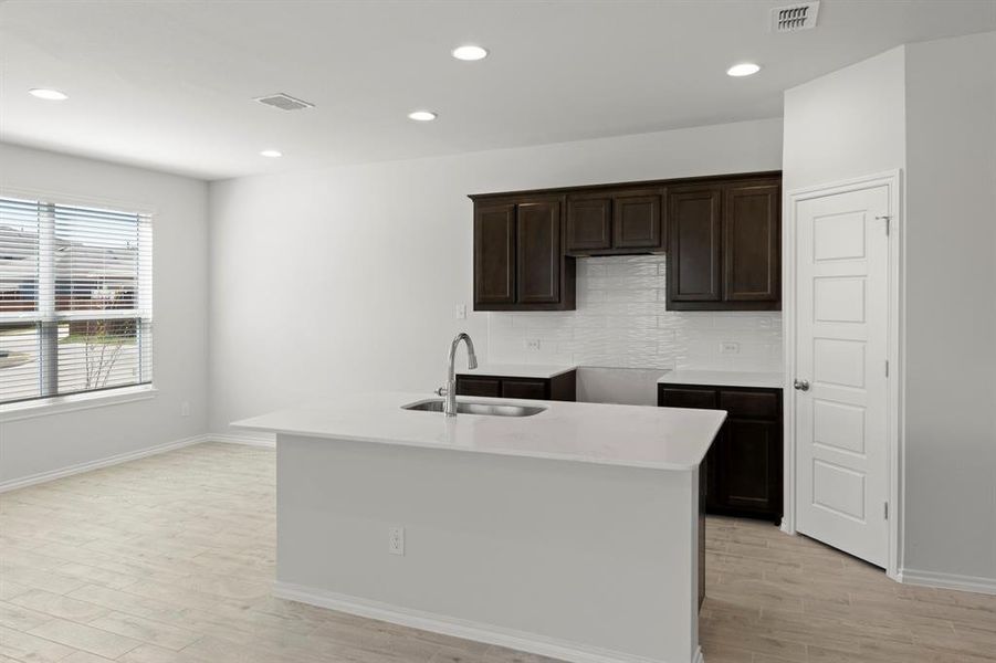 10. 3732 Honey Daisy - Kitchen (3)