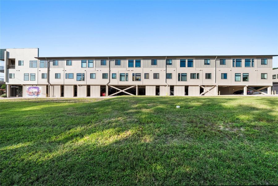 Image 18 of a home in East Grove Condominiums. Image 18 of a home in East Grove Condominiums.