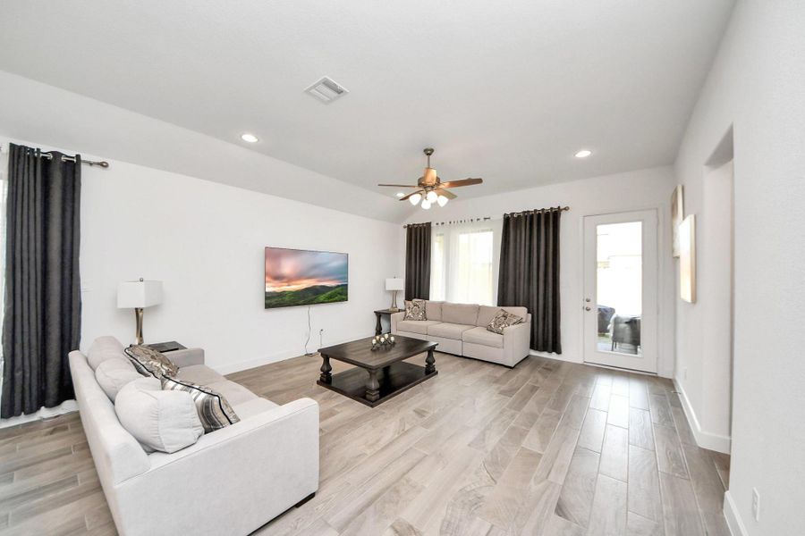 Image 28 of a home in Bridgeland 45'. Image 28 of a home in Bridgeland 45'.