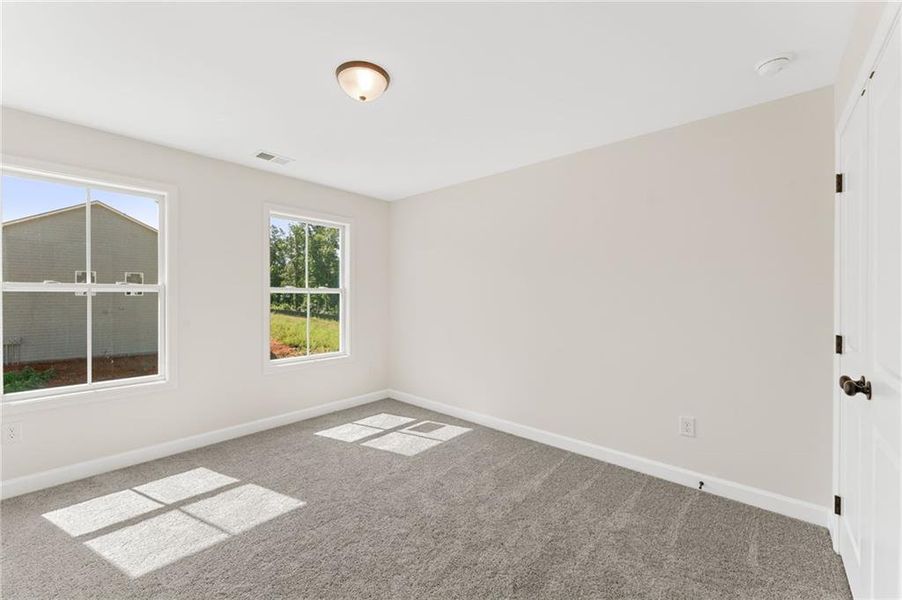 Spacious, unfurnished interior of a new home in Cherokee Township, Acworth (Image 10).