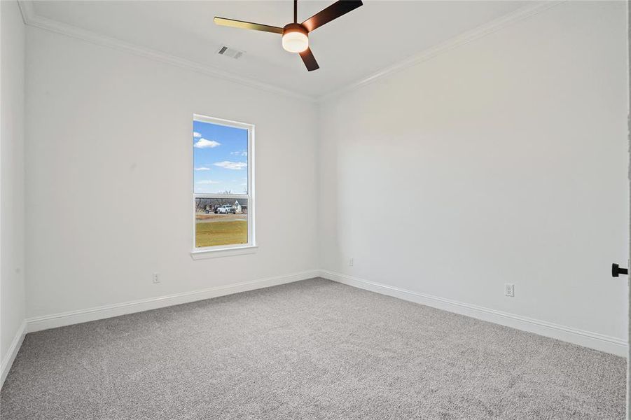 Spacious, unfurnished interior of a new home in Pecan Plantation, Granbury (Image 29).