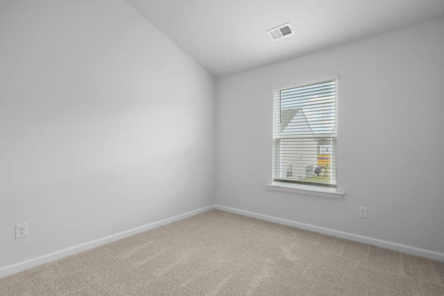 Spacious, unfurnished interior of a new home in Carolina Groves, Moncks Corner (Image 10).