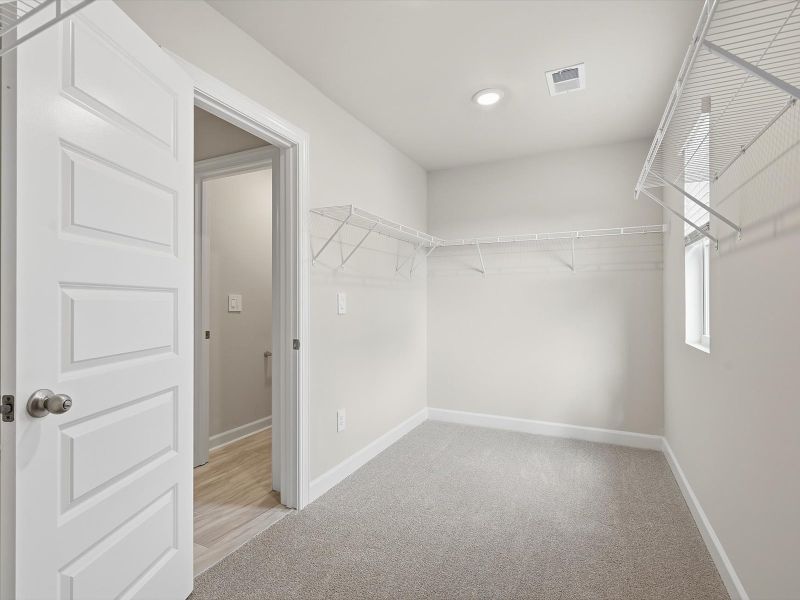 Spacious, unfurnished interior of a new home in The Landing at Stratford Crossing, Boiling Springs (Image 13).