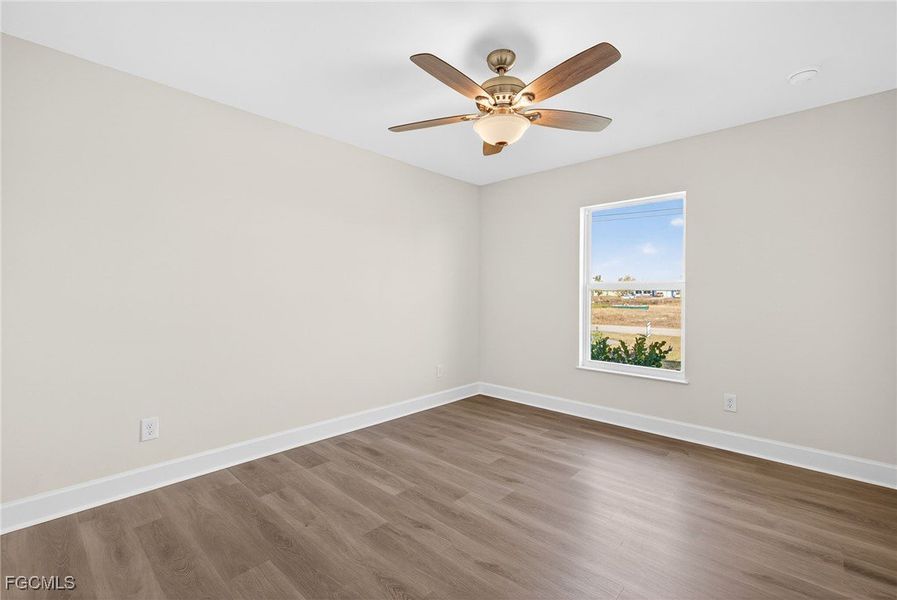Spacious, unfurnished interior of a new home in Cape Coral, Cape Coral (Image 33).