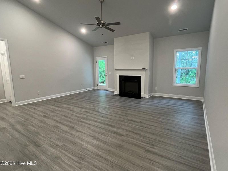 Spacious, unfurnished interior of a new home in Palmetto Creek, Bolivia (Image 14). Spacious, unfurnished interior of a new home in Palmetto Creek, Bolivia (Image 14).