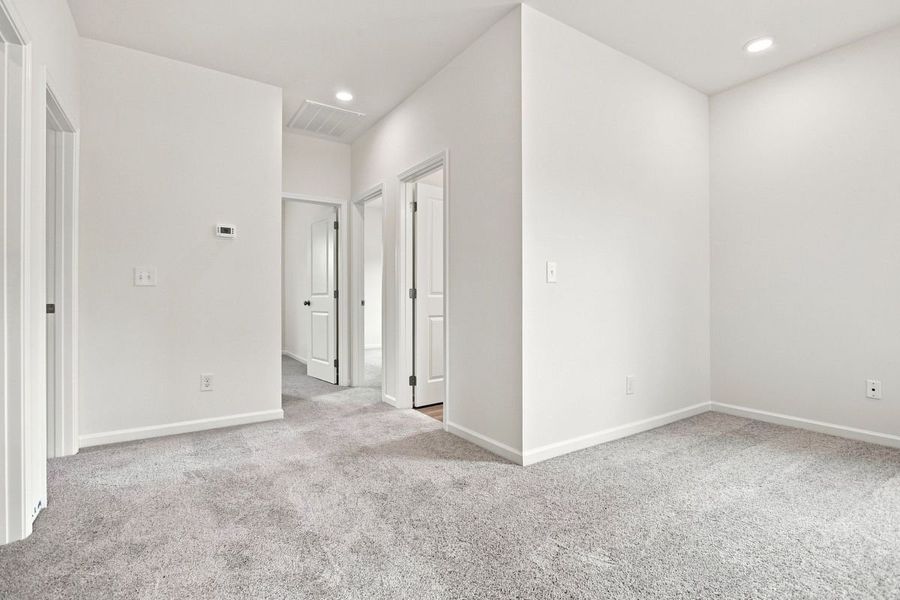 Spacious, unfurnished interior of a new home in Hampshire Hills, Columbia (Image 32).