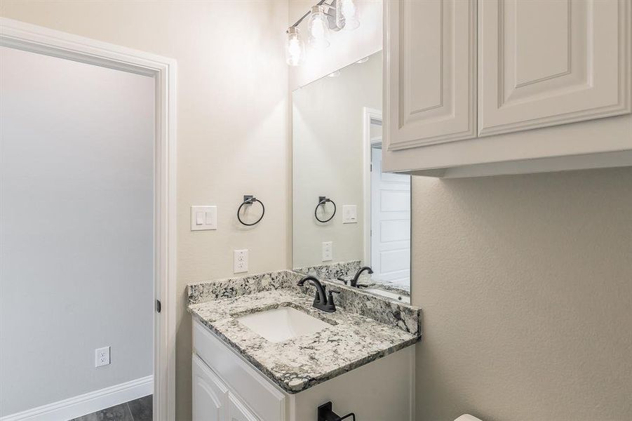 Furnished interior view inside a new home in , Alvarado (Image 12).