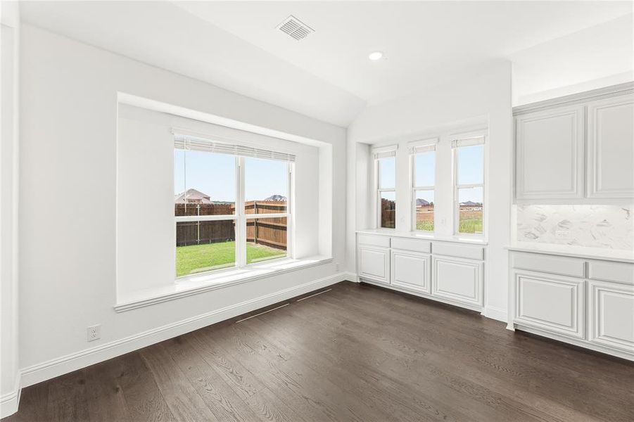 Spacious, unfurnished interior of a new home in Chaparral Park, Oak Point (Image 31). Spacious, unfurnished interior of a new home in Chaparral Park, Oak Point (Image 31).