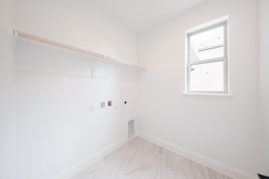 Spacious, unfurnished interior of a new home in Lovers Landing, Forney (Image 22).
