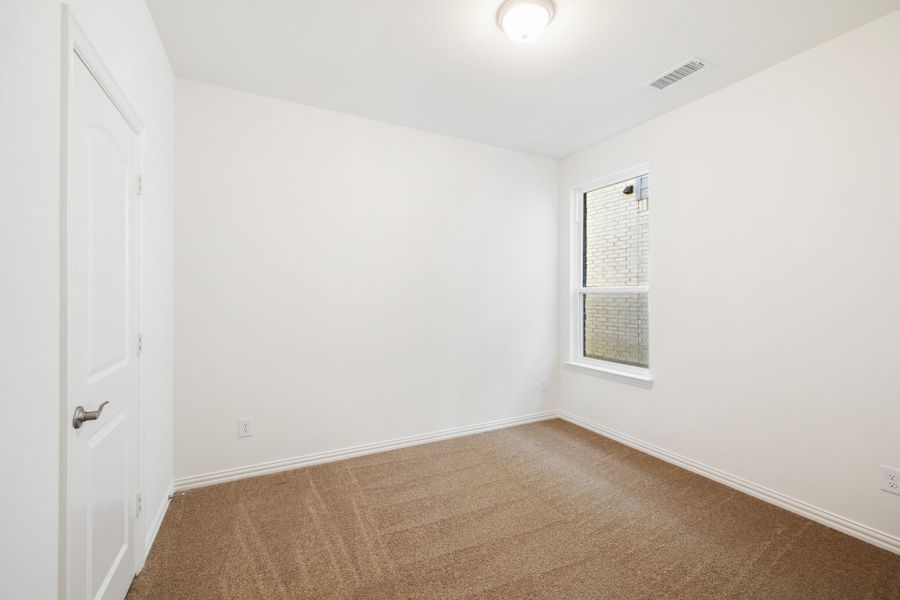 Spacious, unfurnished interior of a new home in Edgewater, Fate (Image 27).