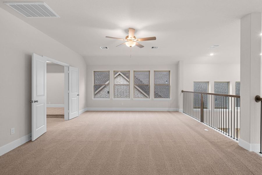 Spacious, unfurnished interior of a new home in Colton, Montgomery (Image 26).