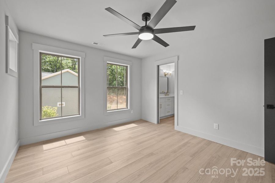 Spacious, unfurnished interior of a new home in , Richfield (Image 18).