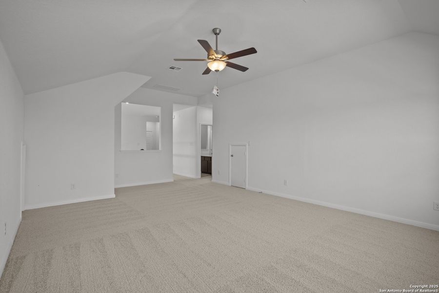 Spacious, unfurnished interior of a new home in Homestead, Schertz (Image 14).