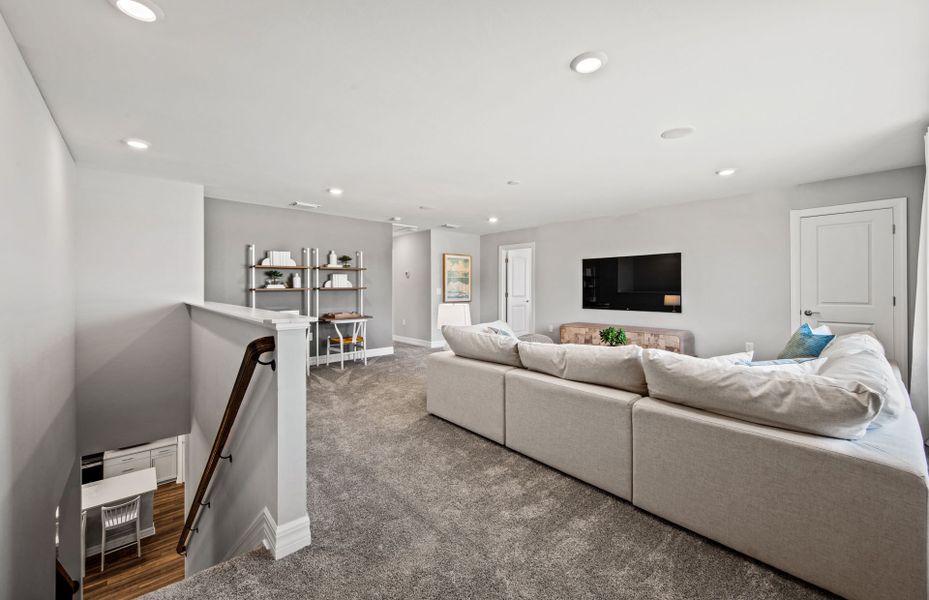 Open loft space, great for a game room