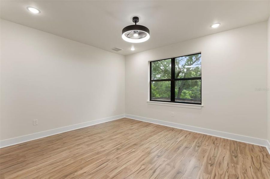 Spacious, unfurnished interior of a new home in , Orlando (Image 26).