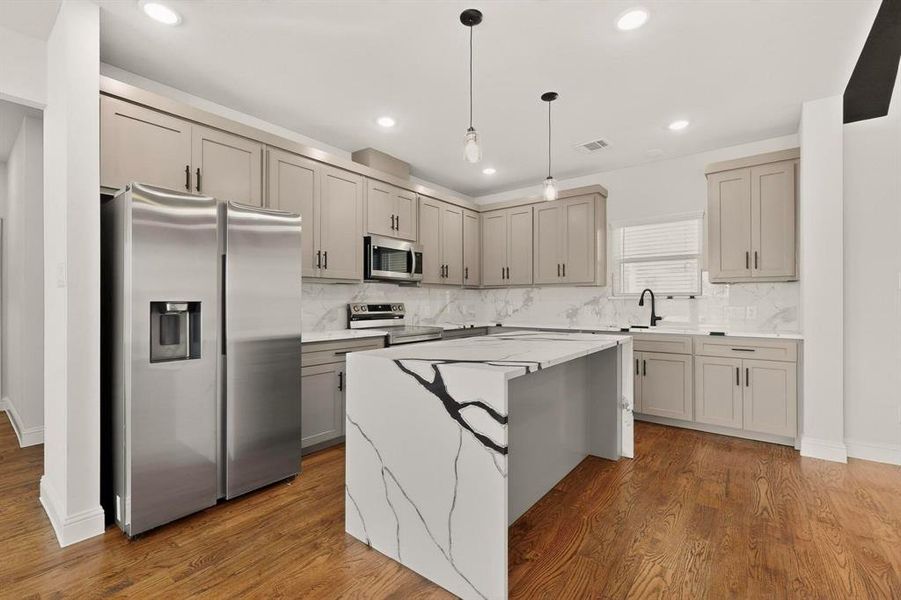 Furnished interior view inside a new home in , Sulphur Springs (Image 4).