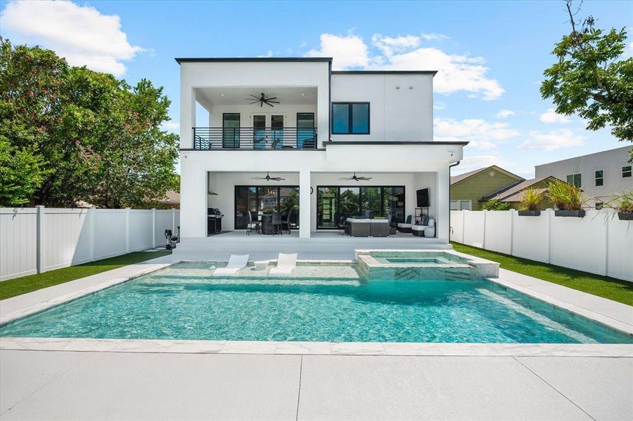 Exterior details and patio area of a home in , Tampa (Image 3).