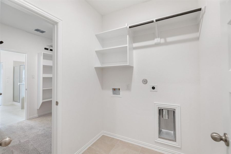 Spacious, unfurnished interior of a new home in Ellis Cove, Seabrook (Image 20).