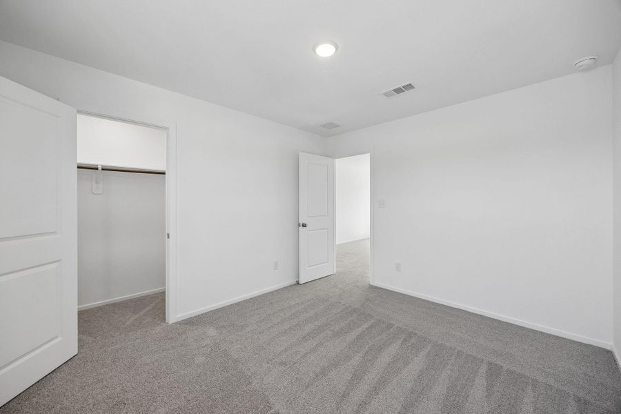 Spacious, unfurnished interior of a new home in Montgomery Bend, Montgomery (Image 13).
