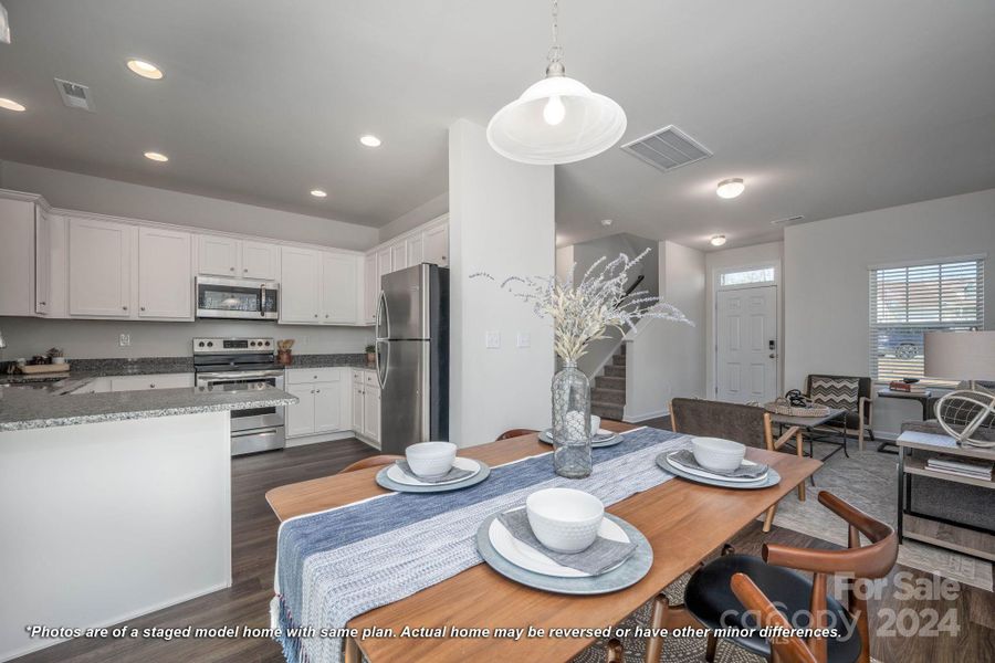 Dining area & kitchen