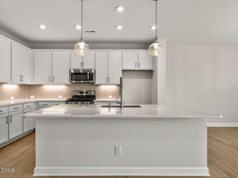 017-1280x960-kitchen