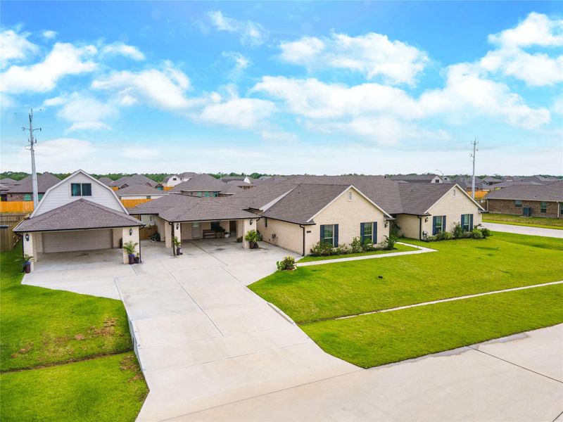 Double-wide driveway with plenty of parking Double-wide driveway with plenty of parking