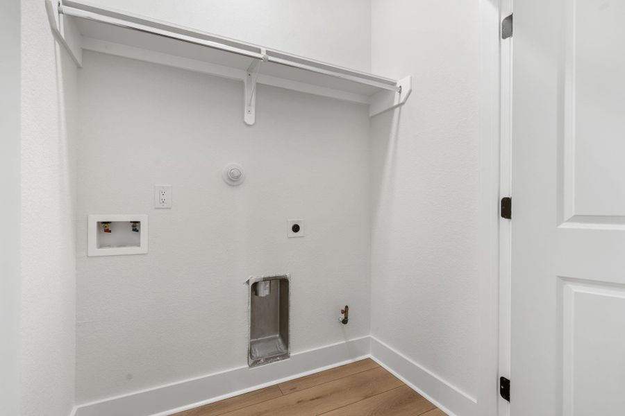 Spacious, unfurnished interior of a new home in , Tomball (Image 25).