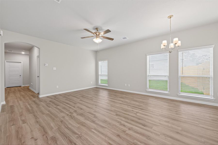 Spacious, unfurnished interior of a new home in Woodland Lakes, Houston (Image 14).