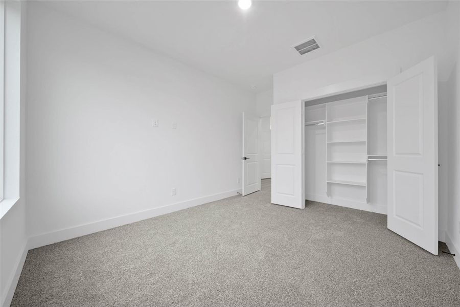 Spacious, unfurnished interior of a new home in , Houston (Image 37).
