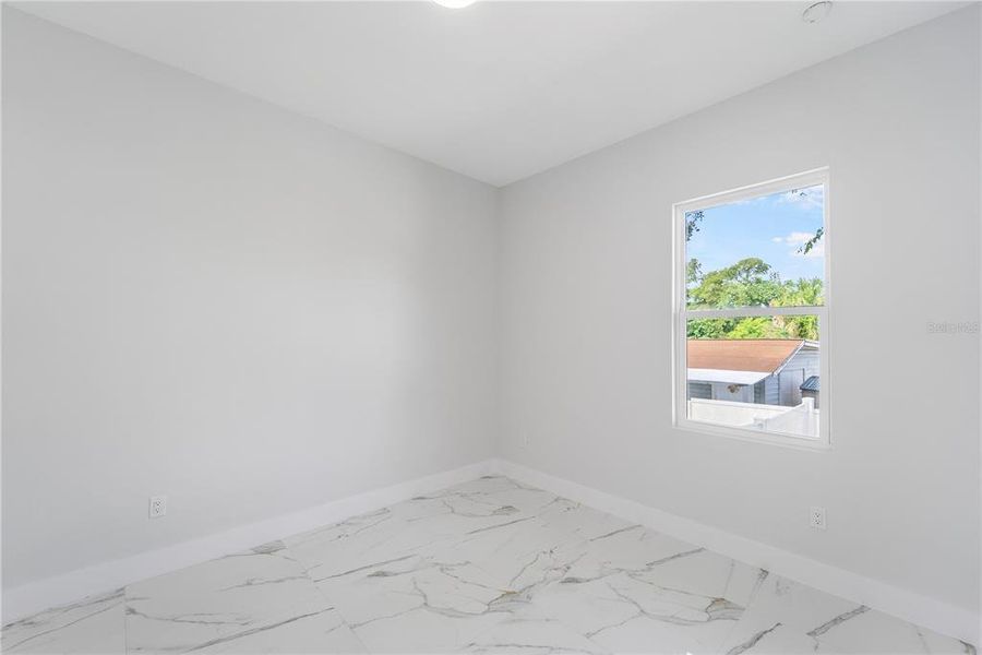 Spacious, unfurnished interior of a new home in , Tampa (Image 24).