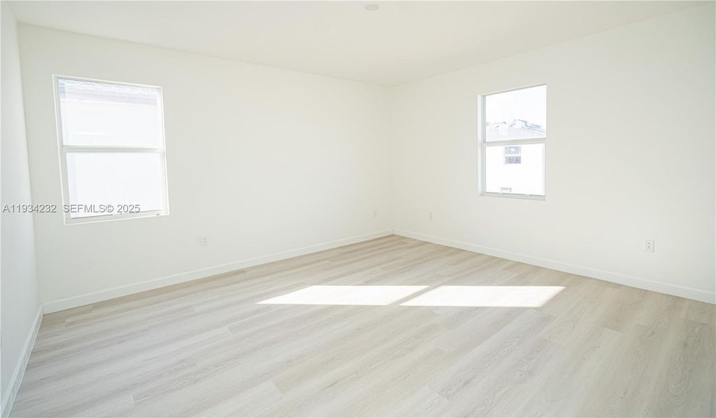 Spacious, unfurnished interior of a new home in Acacia Groves, Miami (Image 60).