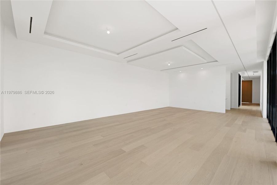 Spacious, unfurnished interior of a new home in , Miami Beach (Image 29).