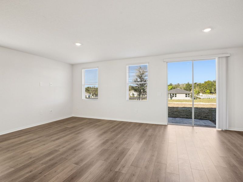 Spacious, unfurnished interior of a new home in The Reserve at Hammock Oaks Townes, Lady Lake (Image 7).
