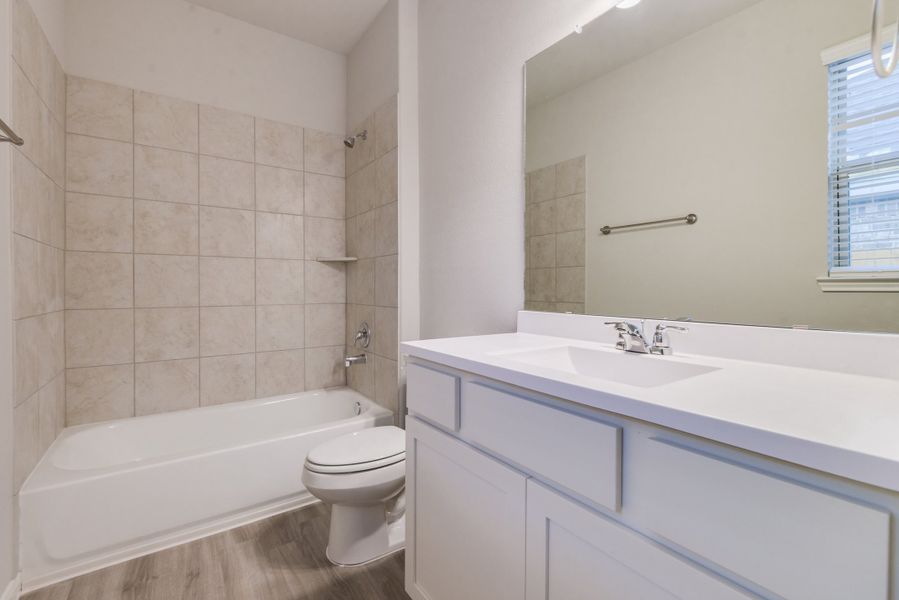 Representative furnished interior of a home built from the Floor Plan 1784 by Colina Homes in River Ranch, Dayton (Image 18).