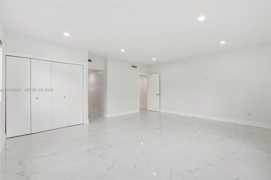 Spacious, unfurnished interior of a new home in , Miami (Image 13).
