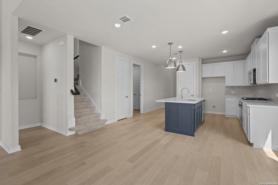 Spacious, unfurnished interior of a new home in Davis Ranch, San Antonio (Image 39).