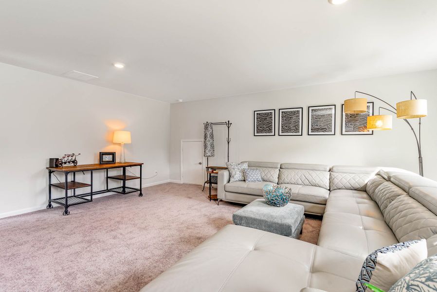 Representative furnished interior of a home built from the WREN by D.R. Horton in Kingston Bay, Conway (Image 31).